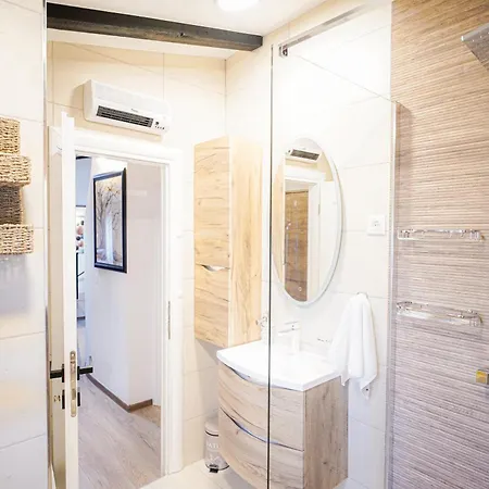 Apartament Rocco *